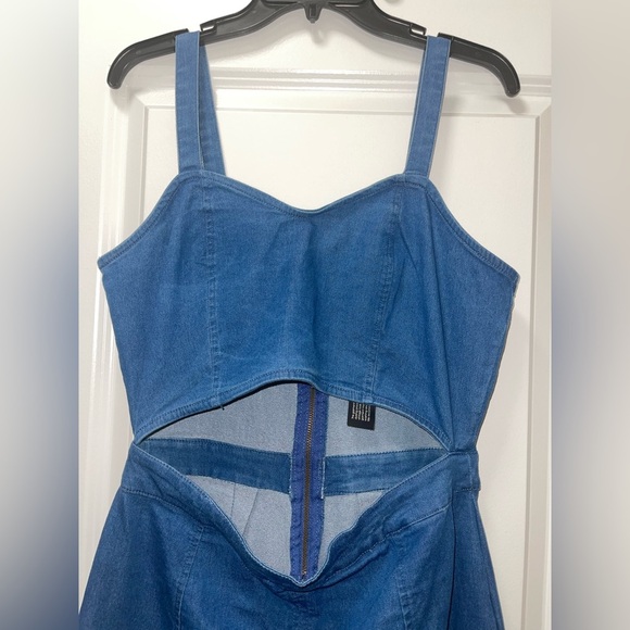 NWT $50R Derek Heart Denim Jumpsuit With Front Cutout . - Picture 3 of 10